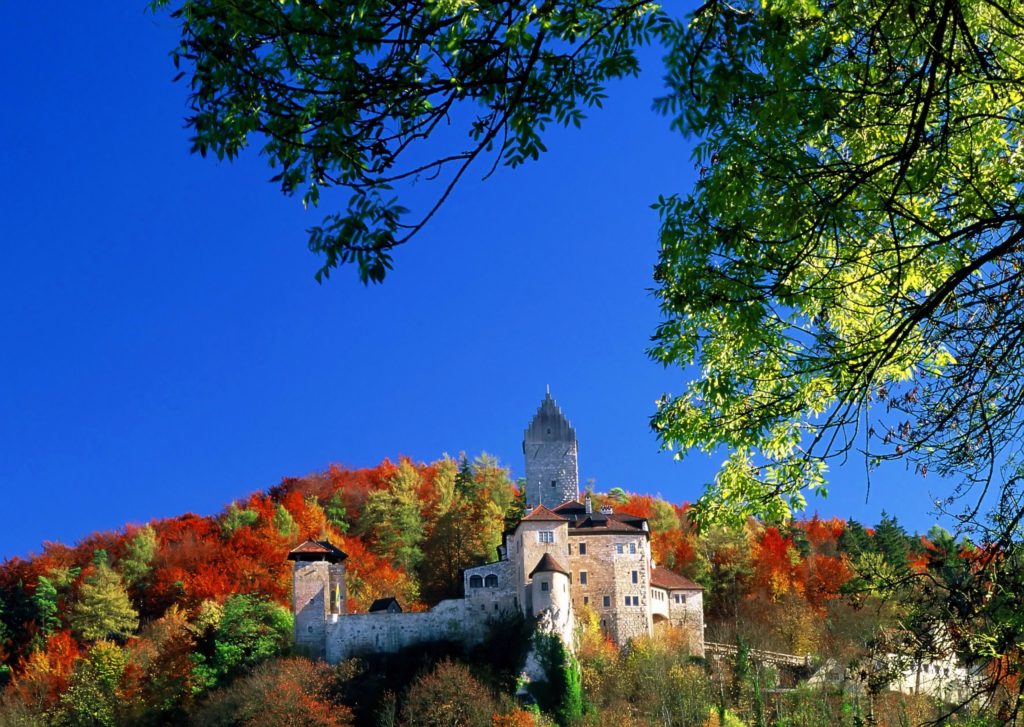Burg Kipfenberg, lieznsiert bei Adobe Stock