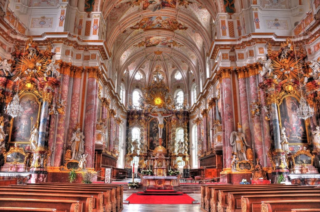 St. Maria Himmelfahrtskirche, lizensiert bei Adobe Stock