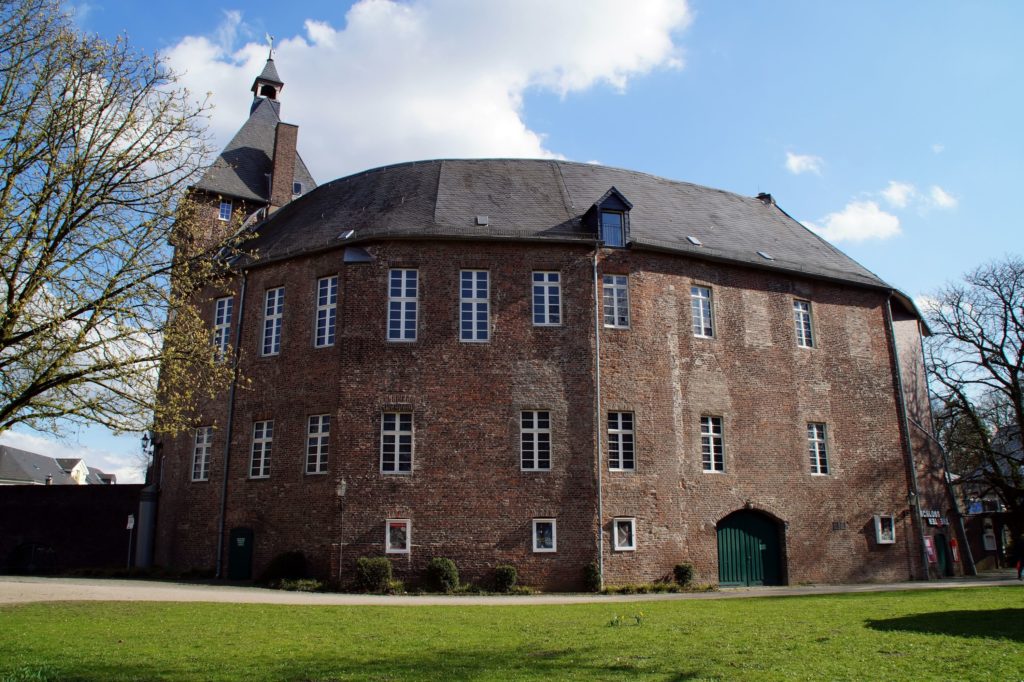 Moerser Schloss, lizensiert bei Adobe Stock