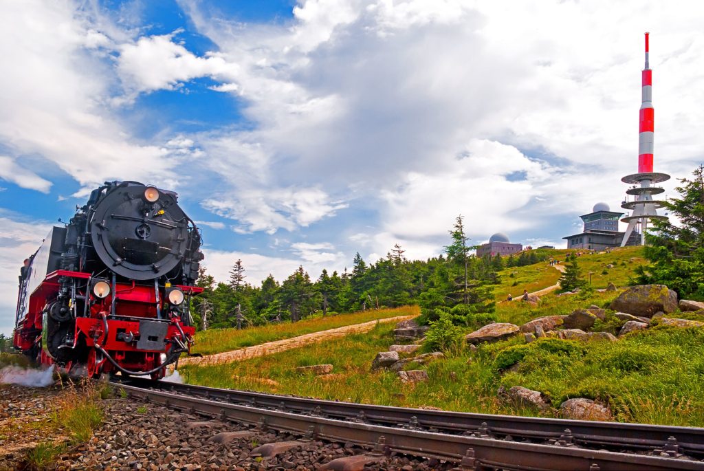 Ankunft der Harzquerbahn auf dem Brocken, lizensiert bei Adobe Stock