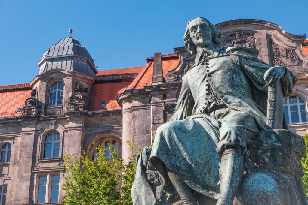 Otto von Guericke Denkmal, lizensiert bei Adobe Stock