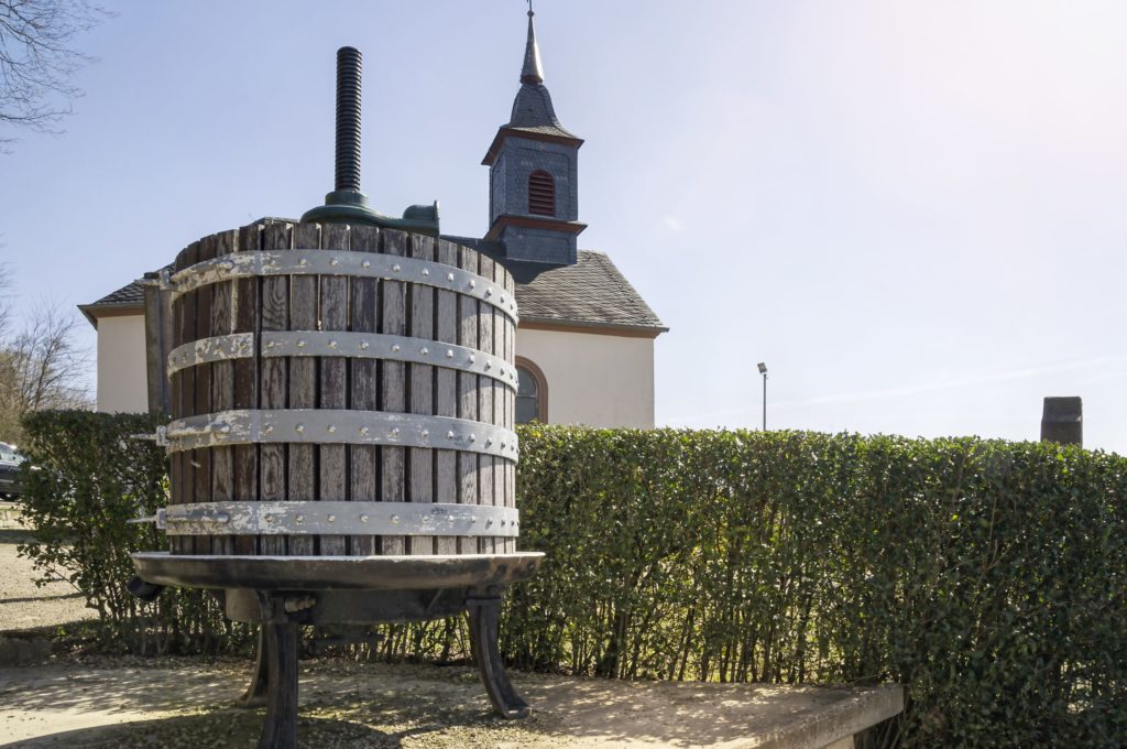 Kreuzbergkapelle, lizensiert bei Adobe Stock