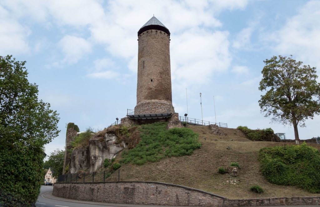 Burg Veldenz, lizensiert bei Adobe Stock