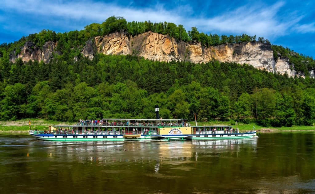 Dampfschiff, lizensiert bei Adobe Stock