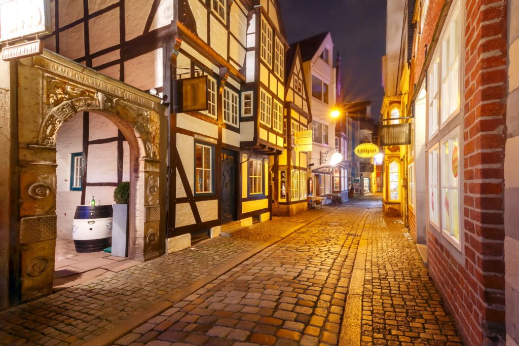 Mittelalterliche Straße in Bremen Schnoor, lizensiert bei Adobe Stock