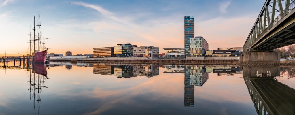 Überseestadt an der Weser, lizensiert bei Adobe Stock