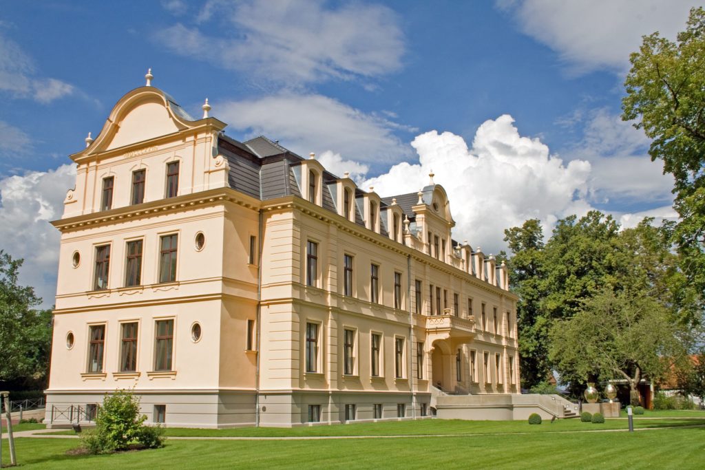 Schloss RIbbeck, lizensiert bei Adobe Stock