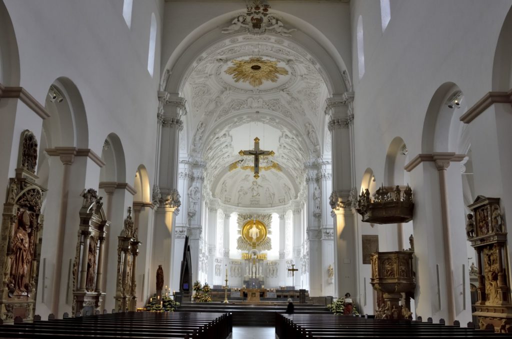 Fränkisches Weinland, Würzburg Dom, lizensiert bei Adobe Stock