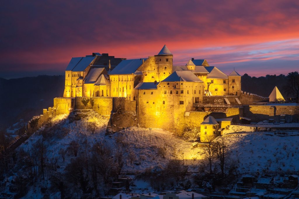 Inn-Salzach Burghausen, lizensiert bei Adobe Stock