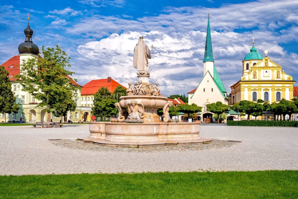 Inn-Salzach Marienbrunnen, lizensiert bei Adobe Stock