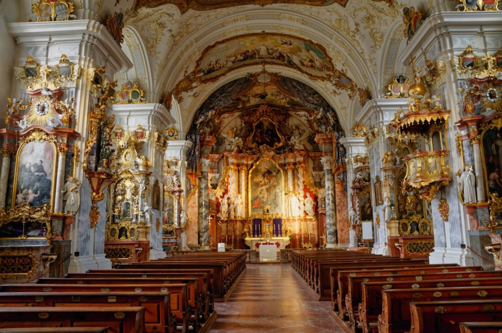 Inn-Salzach Raitenhaslach, lizensiert bei Adobe Stock