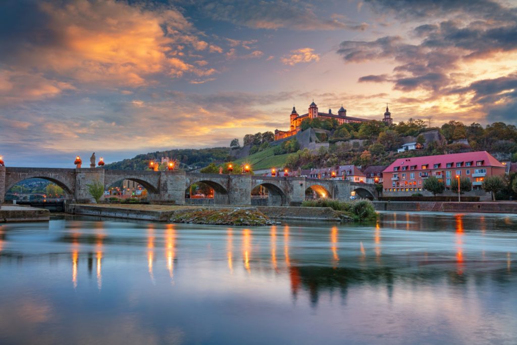 Fränkisches Weinland, Würzburg, lizensiert bei Adobe Stock
