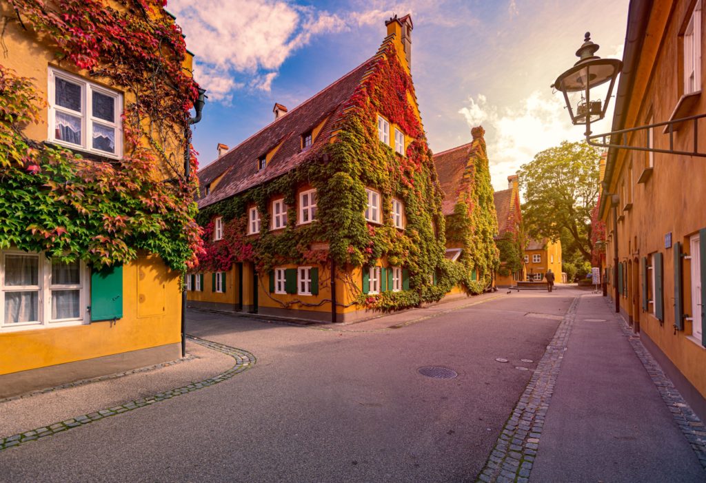 Fuggerei Augsburg, lizensiert bei Adobe Stock