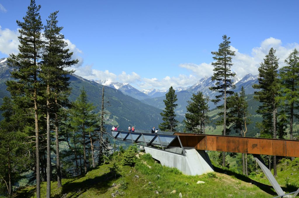 Gacher Blick, lizensiert bei Adobe Stock