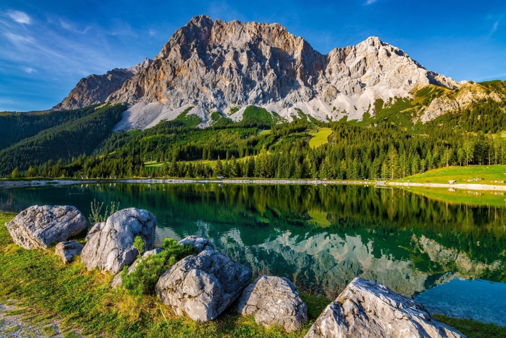 Ehrwalder Almsee, lizensiert bei Adobe Stock