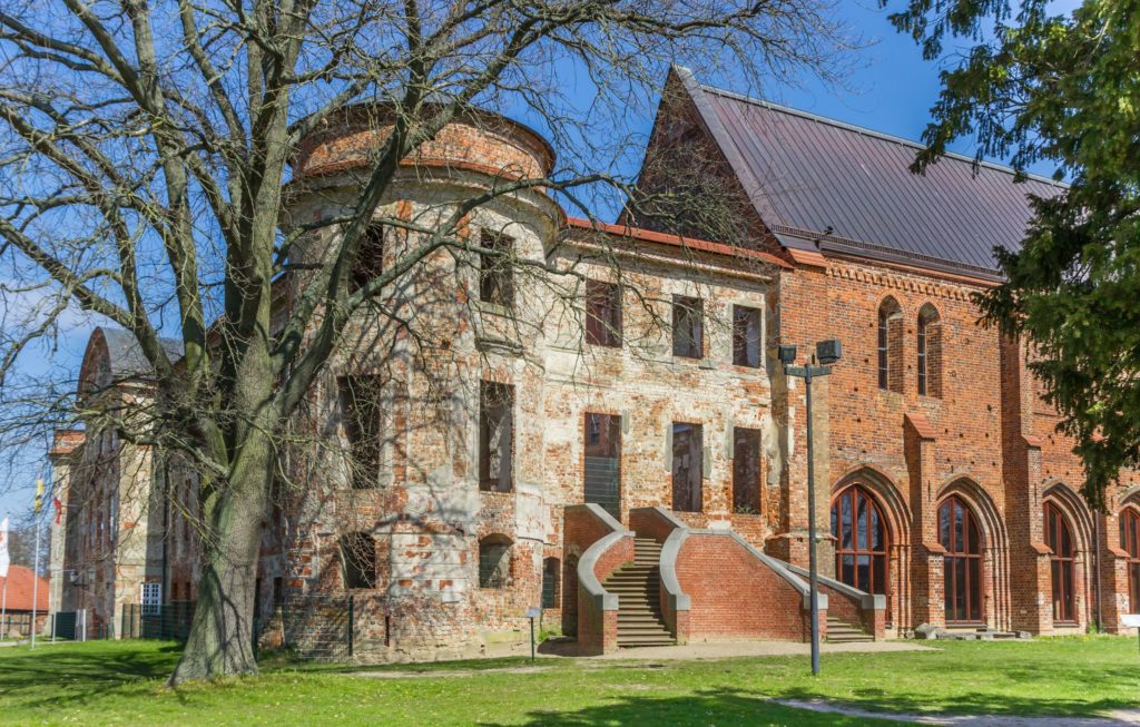 Kloster Dargun, lizensiert bei Adobe Stock