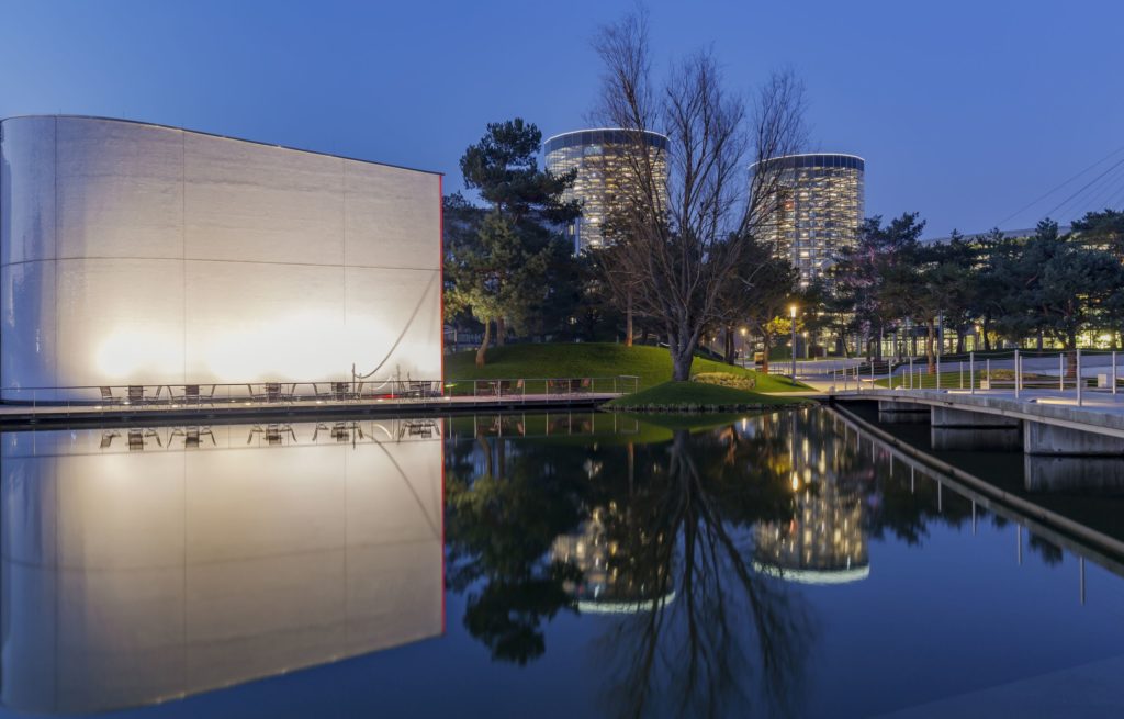 Autostadt Wolfsburg, lizensiert bei Adobe Stock