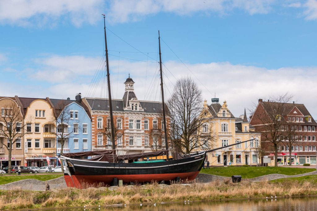 Schiffsdenkmal in Cuxhaven, lizensiert bei Adobe Stock