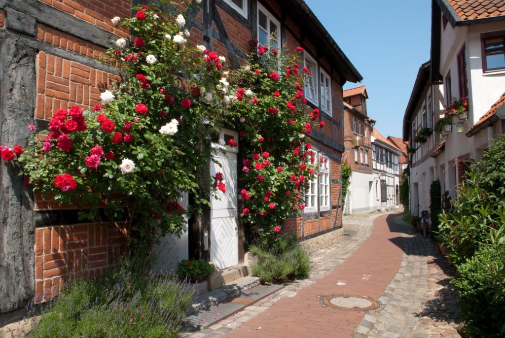 Alte Schulstraße Nienburg, lizensiert bei Adobe Stock
