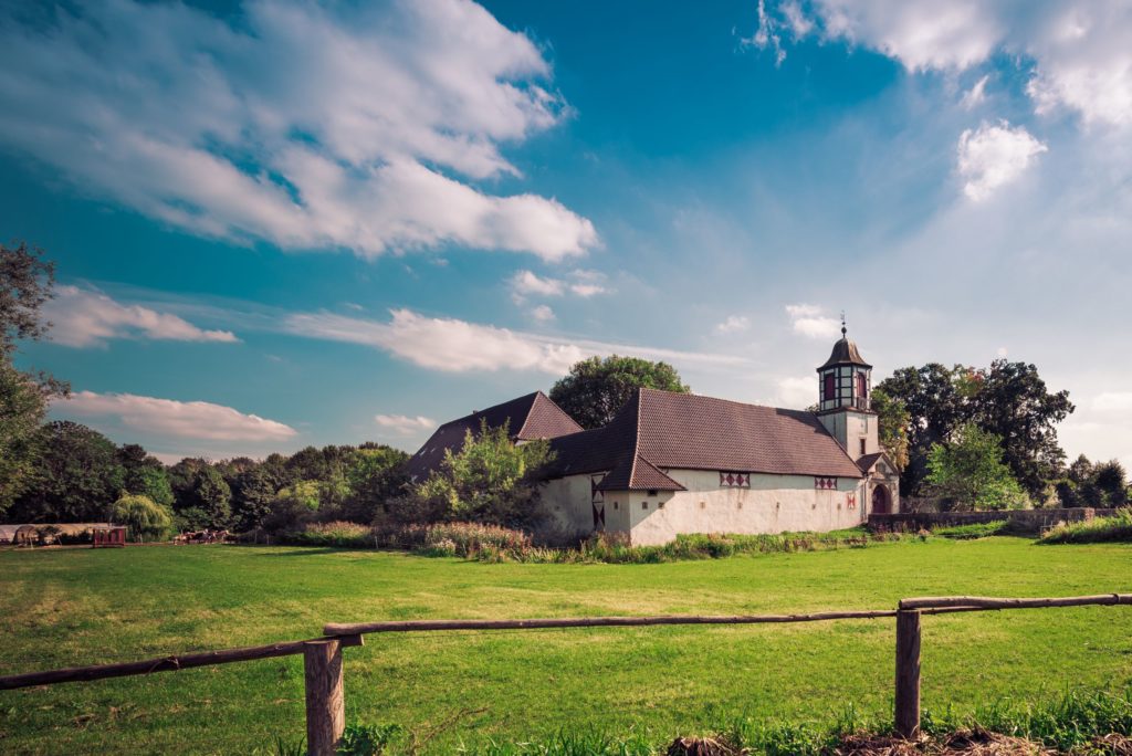 Wasserburg Alt Barenaue, lizensiert bei Adobe Stock