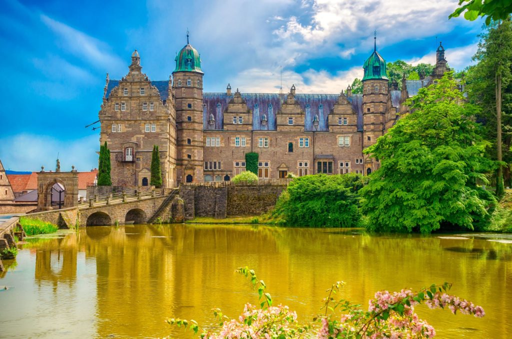 Wasserschloss Hämelschenburg im Emmerthal, lizensiert bei Adobe Stock