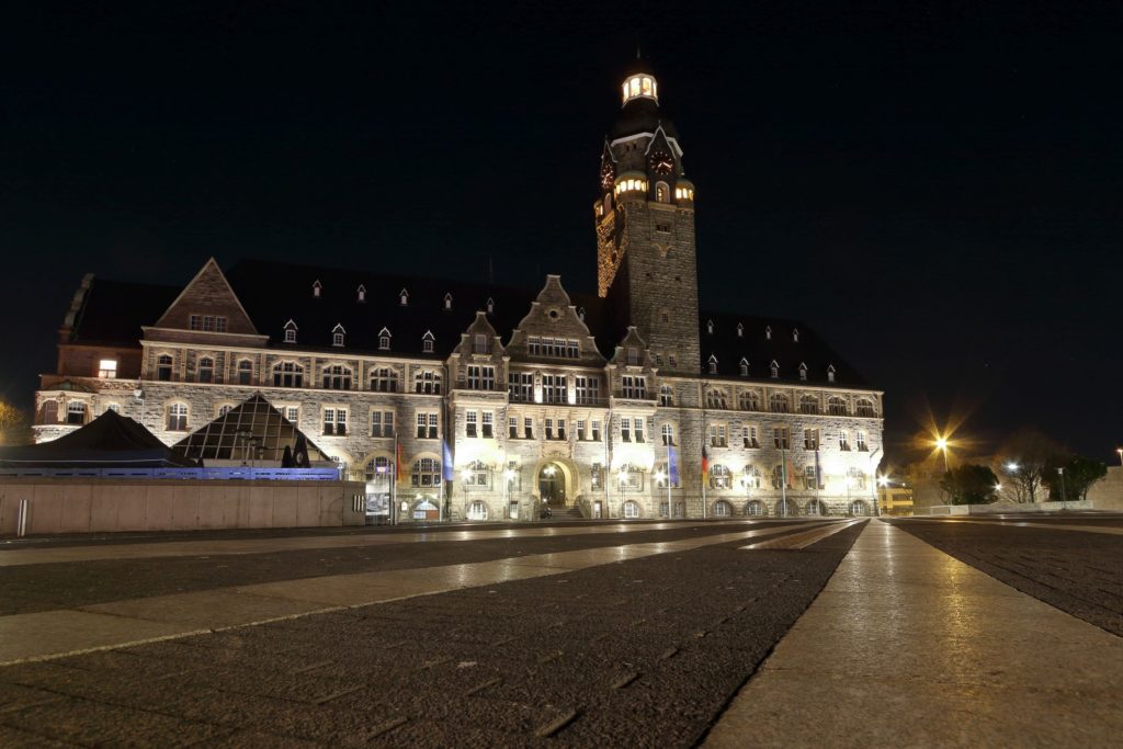 Remscheider Rathaus, Glienicker Brücke, lizensiert bei Adobe Stock