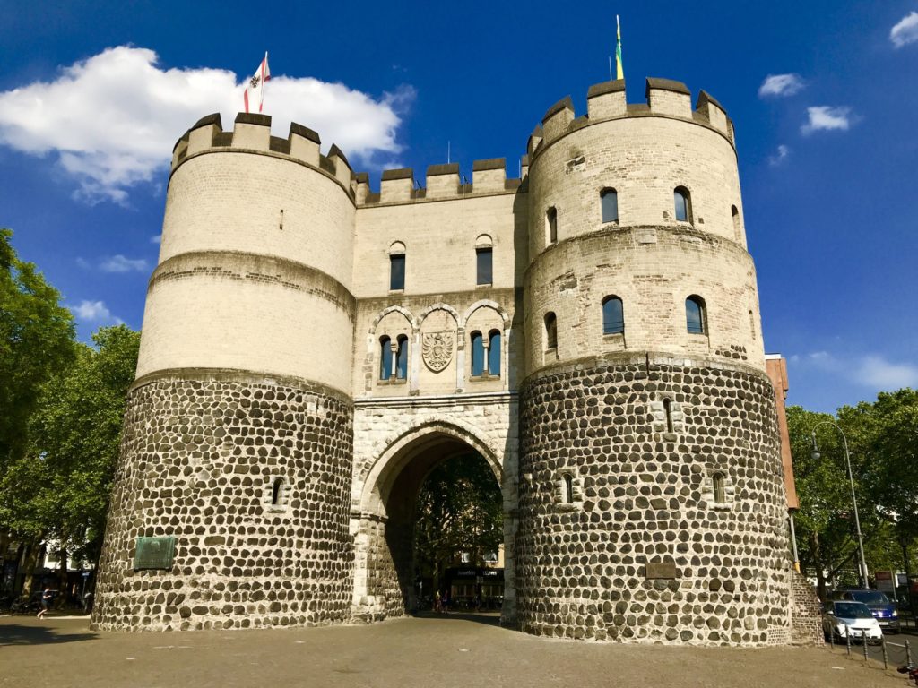 Hahnentor, lizensiert bei Adobe Stock