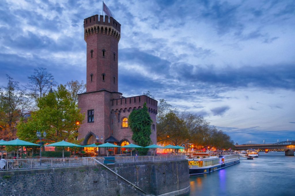 Alter Turm Köln, lizensiert bei Adobe Stock