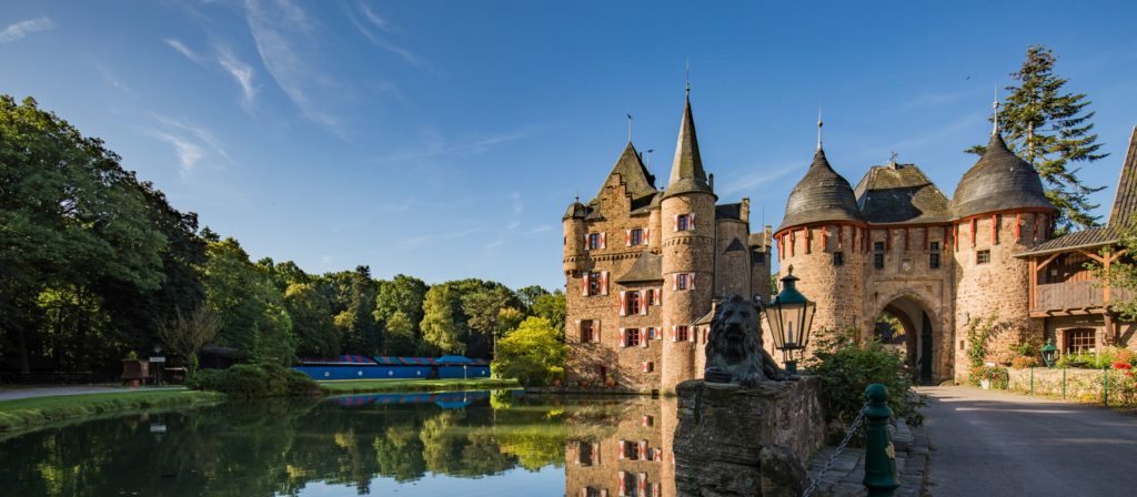Burg Satzvey, lizensiert bei Adobe Stock