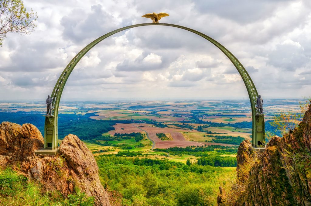 Adlerbogen Donnerberg, lizensiert bei Adobe Stock