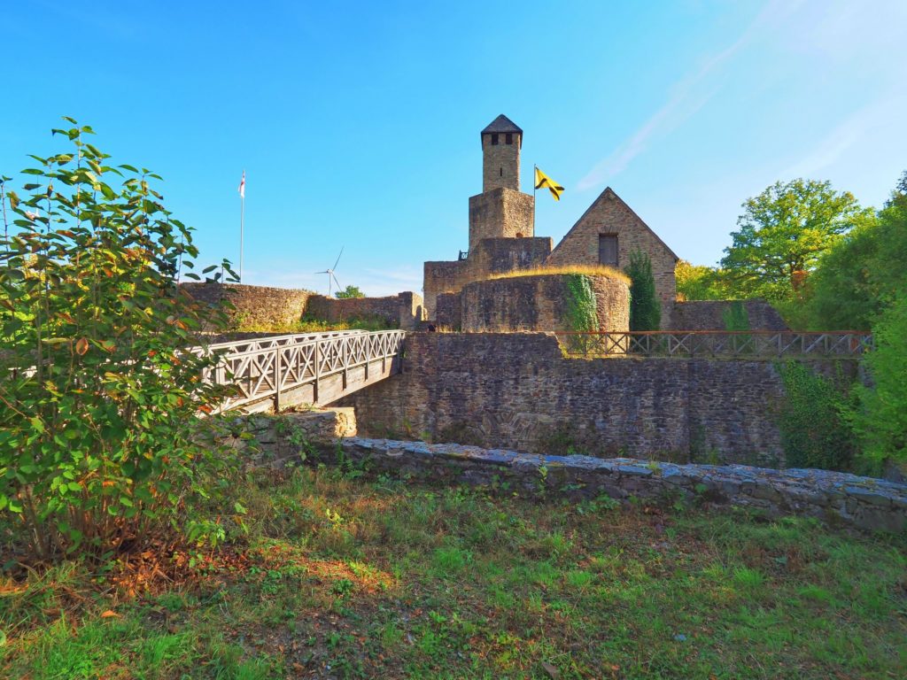 Burg Grimburg, lizensiert bei Adobe Stock