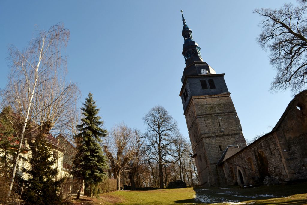 Schiefer Turm, lizensiert bei Adobe Stock